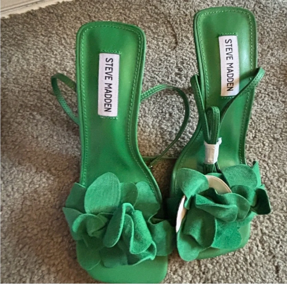 Steve Madden Vibrant Green Floral Heels - Picture 1 of 3
